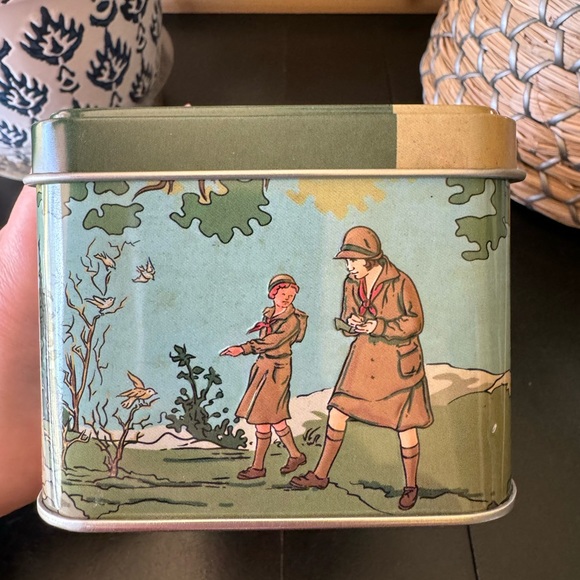 SOLD 💚 Adorable Girl Scouts Camping Pail Tin Box w/ Handle - Picture 5 of 11